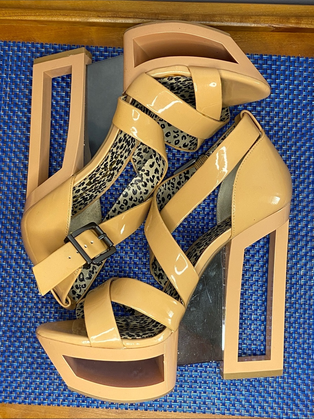Rare Jessica Simpson Thunder platforms, minor flaw sz 9